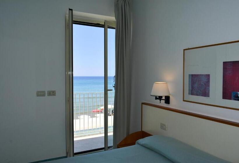 オーシャンビュースタンダードルームバルコニー付き, Amyclae