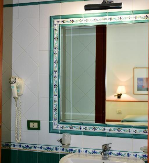 スタンダードルーム, Amyclae