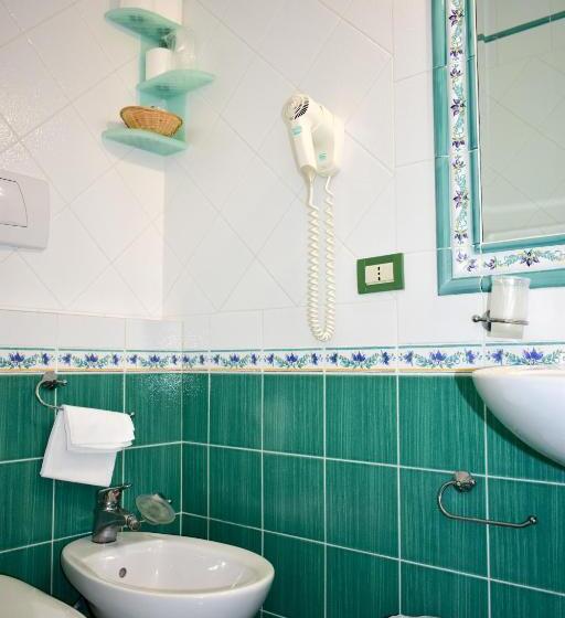 スタンダードルーム, Amyclae