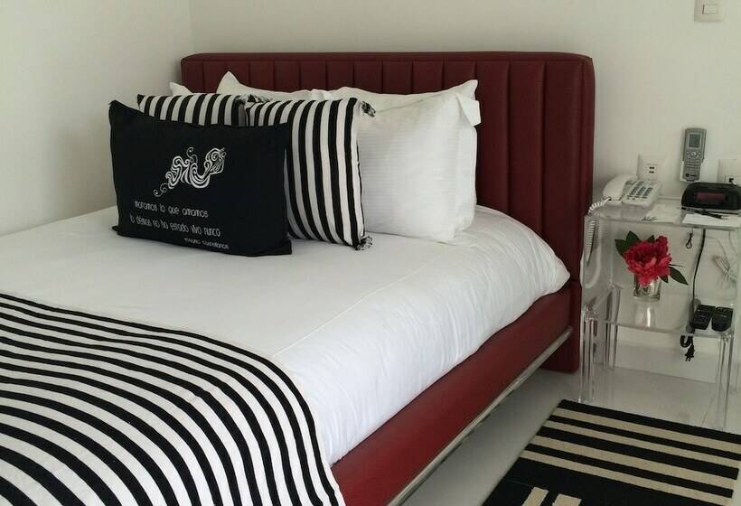 デラックスルーム, Es Design