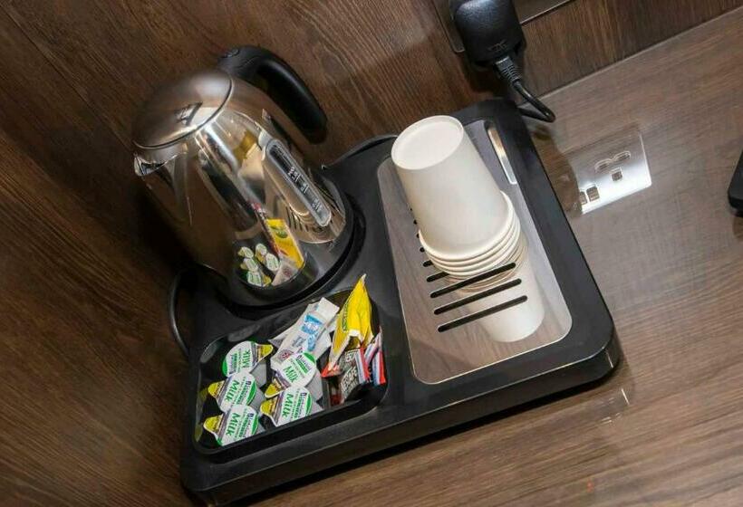 غرفة قياسية فردية, Howard Winchester