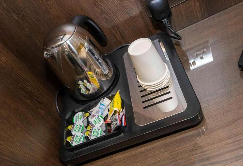 غرفة قياسية رباعية, Howard Winchester