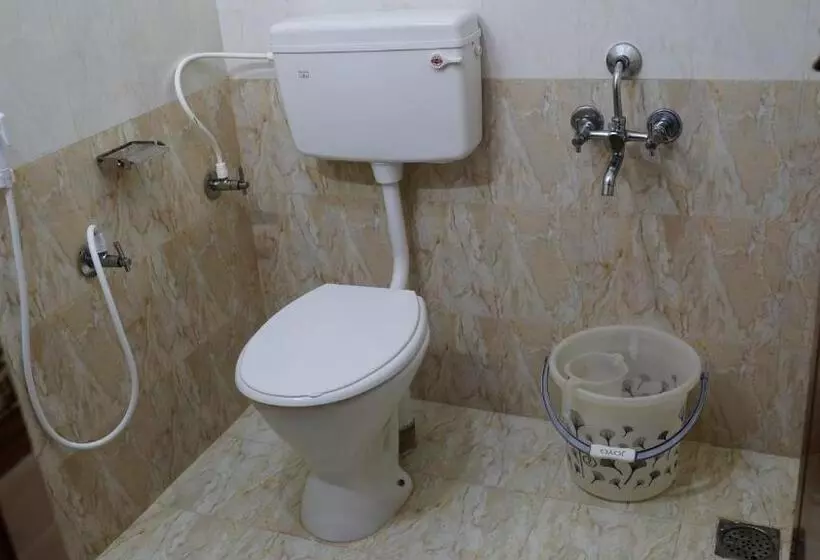 اتاق لوکس سه تخته, Just Guest House, Chennai Airport