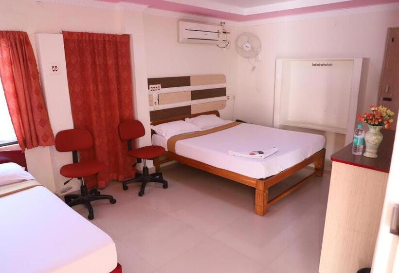 חדר דלוקס לשלושה, Just Guest House, Chennai Airport