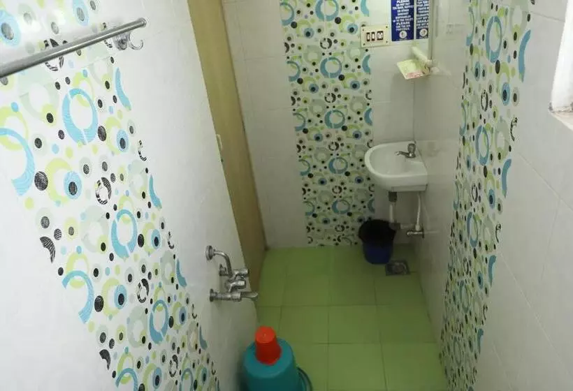 اتاق خانوادگی, Just Guest House, Chennai Airport
