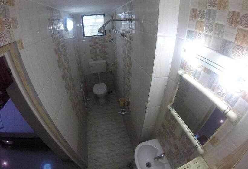 غرفة ديلوكس ثلاثية, Just Guest House, Chennai Airport