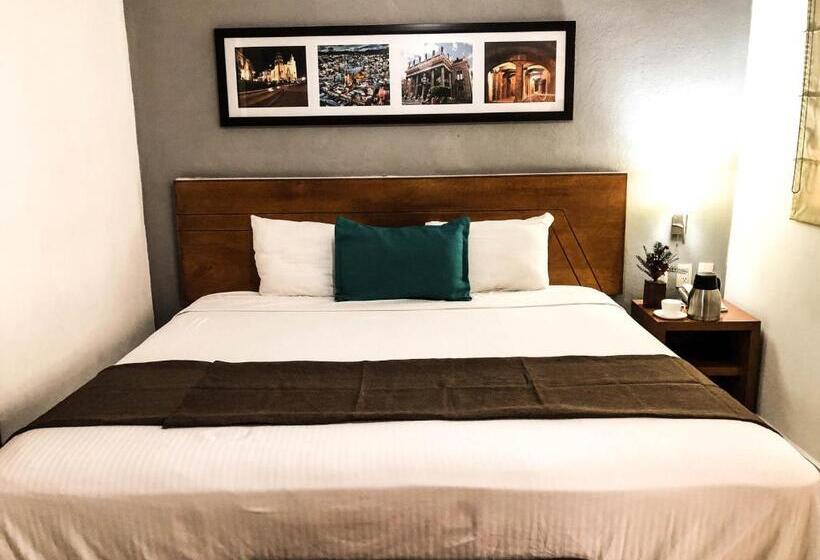 Quarto Estandar Cama King, River Poliforum
