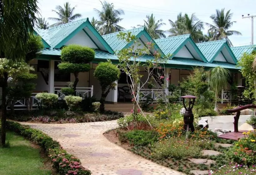 スタンダードトリプルルーム, Samroiyod Holiday Resort