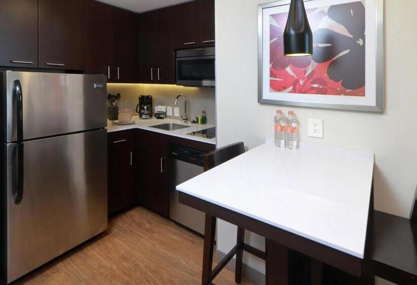 스탠다드 스튜디오, Staybridge Suites San Luis Potosi, An Ihg