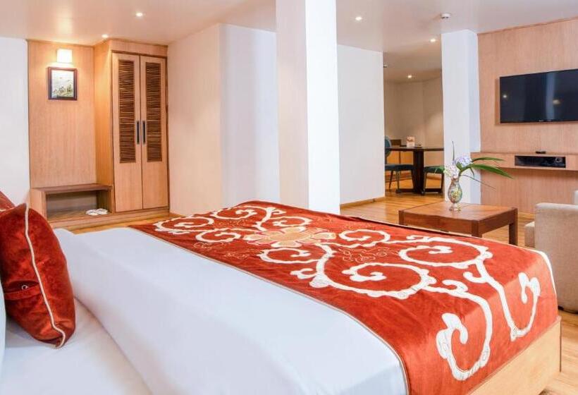 سوئیت با تخت بزرگ, Summit Swiss Heritage Resort & Spa