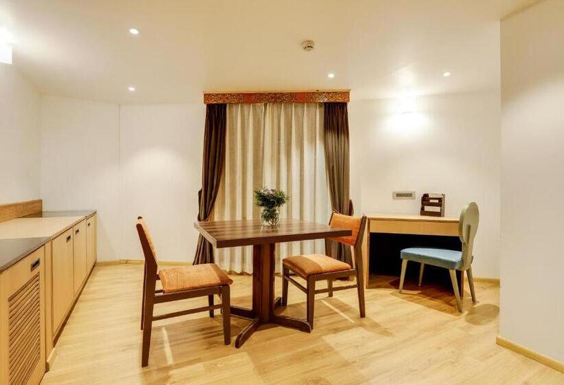 سوئیت با تخت بزرگ, Summit Swiss Heritage Resort & Spa