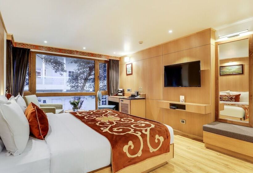 اتاق لوکس, Summit Swiss Heritage Resort & Spa