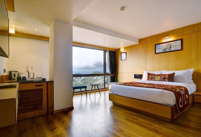 اتاق لوکس, Summit Swiss Heritage Resort & Spa