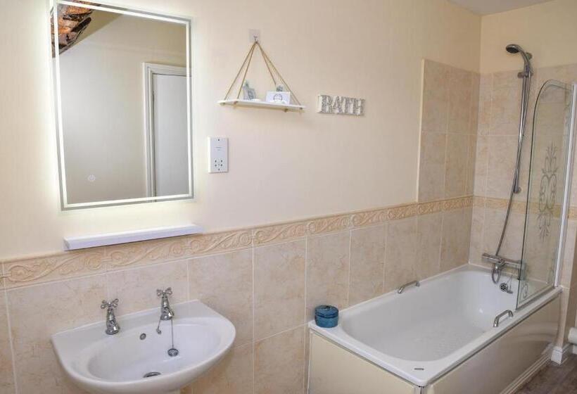 חדר סטנדרט, Whiston Hall