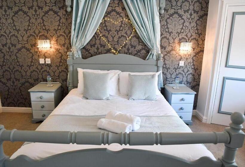 סוויטה, Whiston Hall