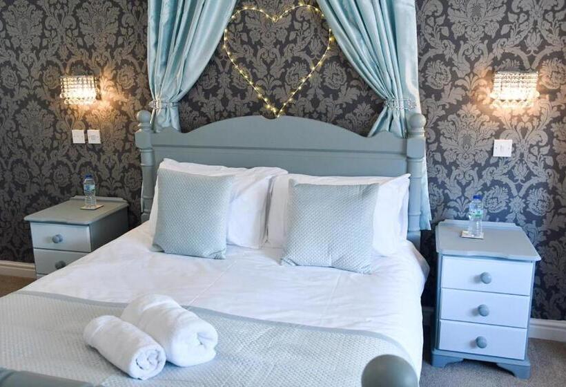 סוויטה, Whiston Hall