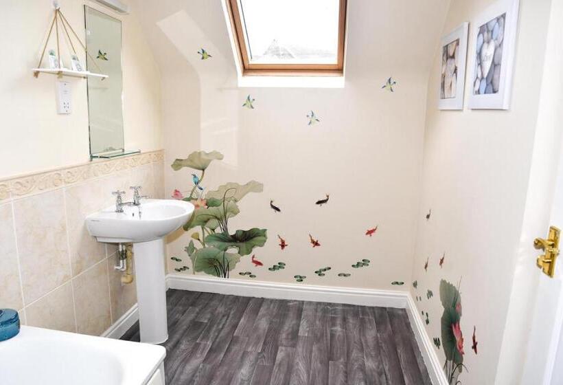 חדר סטנדרט, Whiston Hall