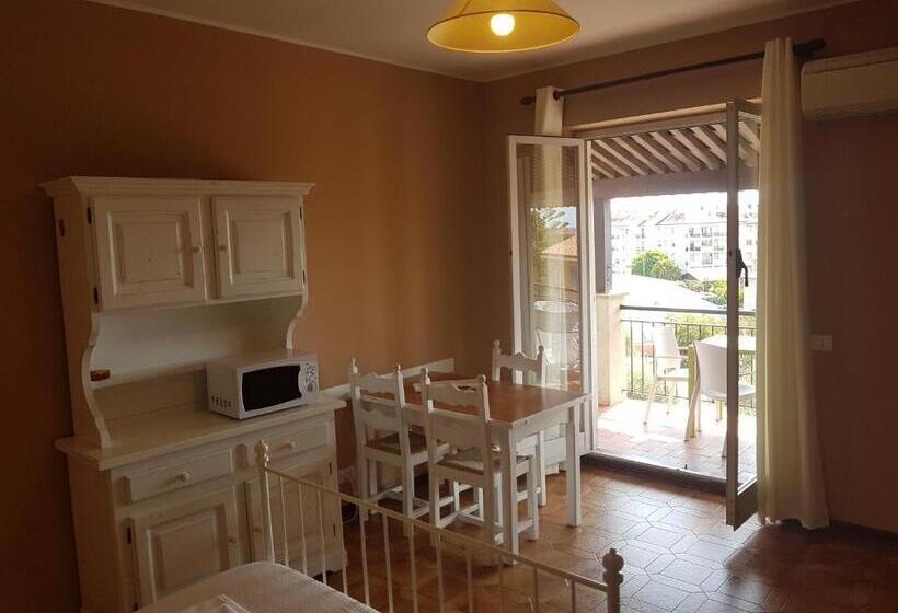 إستوديو قياسى مزودة بتراس, Residence La Meridiana