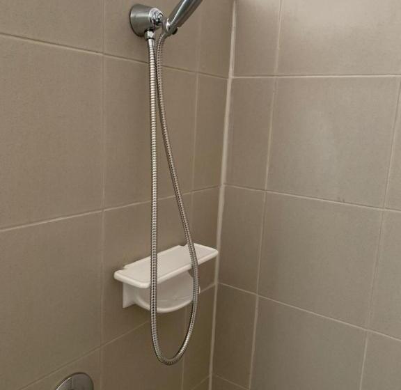 חדר סטנדרט לשלושה, Beaconsfield Lodge Motel