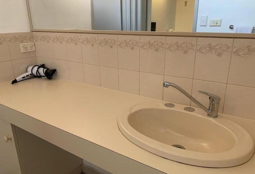 غرفة قياسية ثلاثية, Beaconsfield Lodge Motel