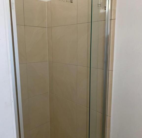 חדר סטנדרט לשלושה, Beaconsfield Lodge Motel