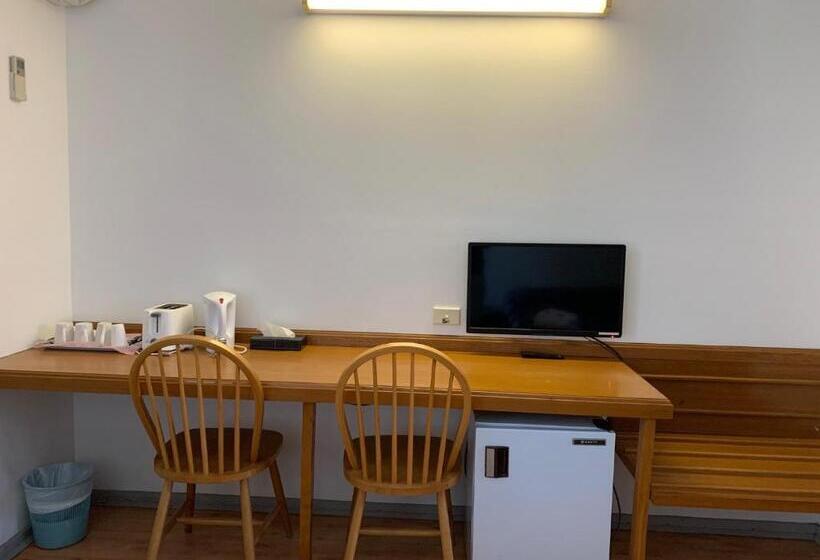 חדר סטנדרט לשלושה, Beaconsfield Lodge Motel