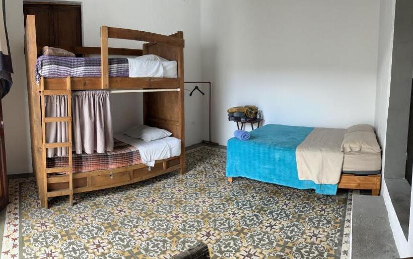 공동 객실, Catre De Mi Corazón