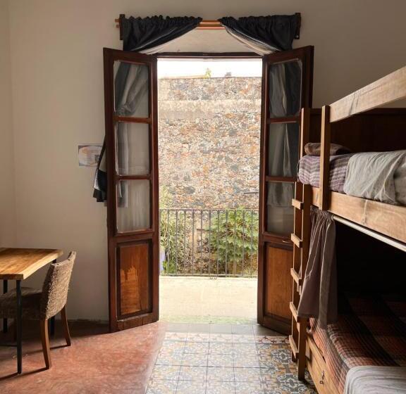 공동 객실, Catre De Mi Corazón