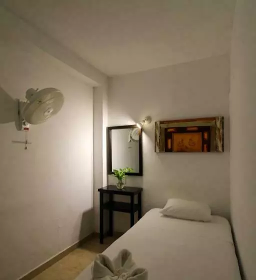اتاق استاندارد یک تخته با سرویس بهداشتی مشترک, Hostal Gayser