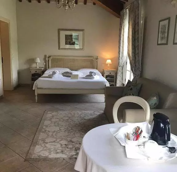 سوییت جونیور با چشم‌انداز استخر, Borgo Conde Wine Resort