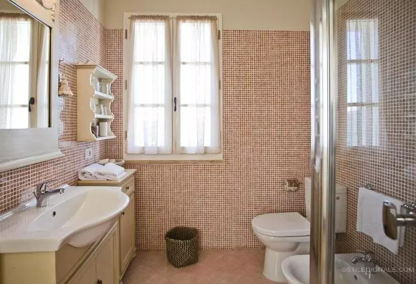 سوییت با چشم‌انداز استخر, Borgo Conde Wine Resort