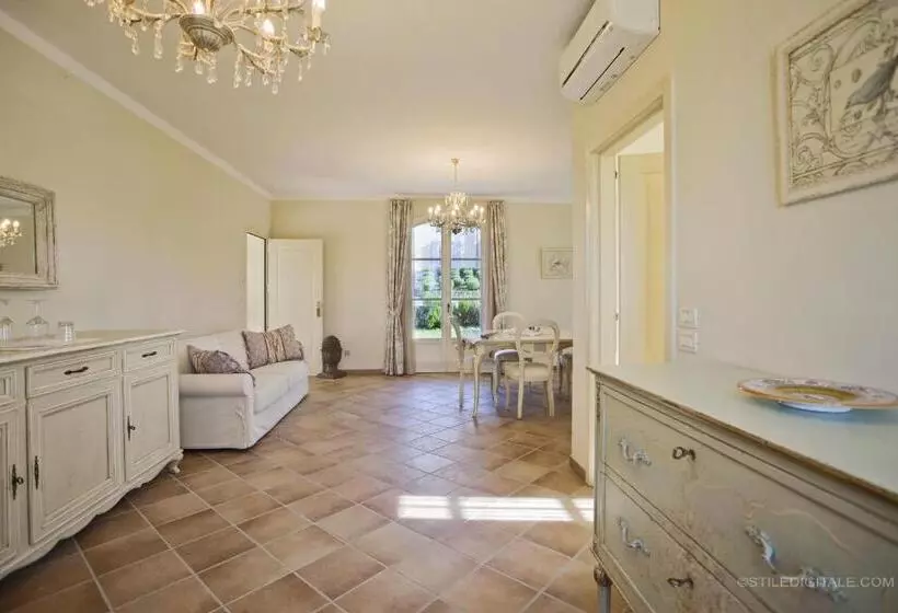 سوییت با چشم‌انداز استخر, Borgo Conde Wine Resort