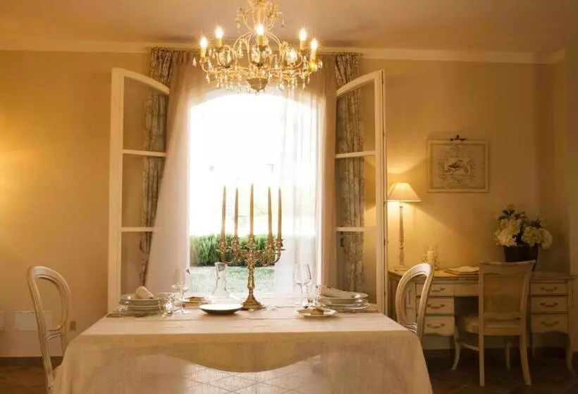 سوییت با چشم‌انداز استخر, Borgo Conde Wine Resort