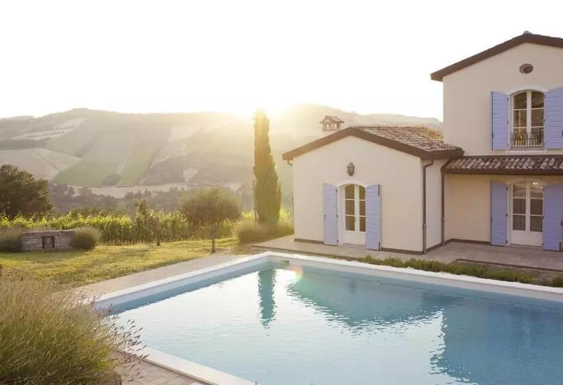سوییت با چشم‌انداز استخر, Borgo Conde Wine Resort