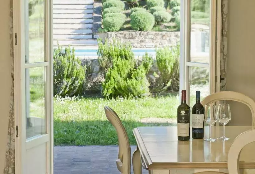 سوییت جونیور با چشم‌انداز استخر, Borgo Conde Wine Resort