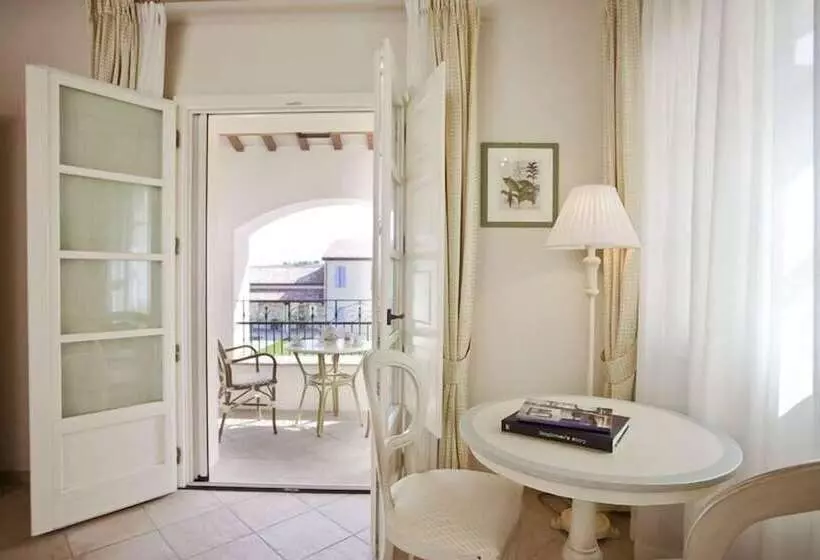 سوییت با چشم‌انداز استخر, Borgo Conde Wine Resort