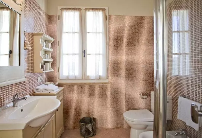 سوییت با چشم‌انداز استخر, Borgo Conde Wine Resort