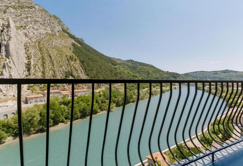 Deluxe room with river view, Hôtel De La Citadelle