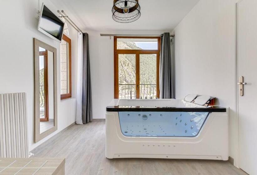 סוויטה דלוקס, Hôtel De La Citadelle