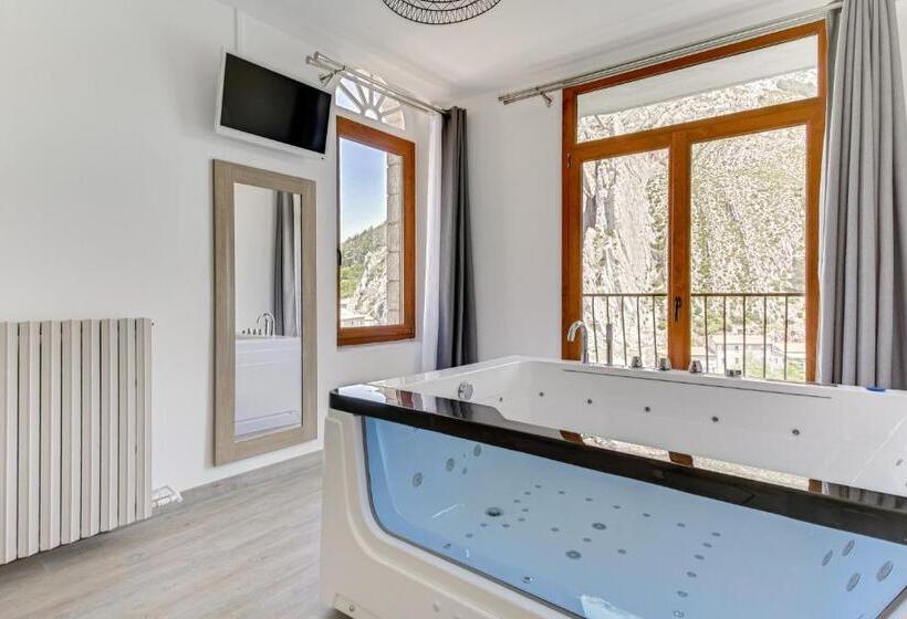 סוויטה דלוקס, Hôtel De La Citadelle