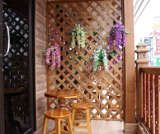 اتاق لوکس با بالکن, Tanee Place