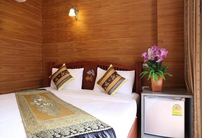 اتاق اجرایی, Tanee Place