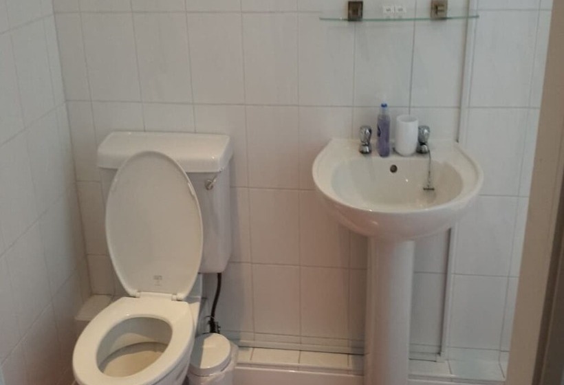 اتاق لوکس سه تخته, Diamonds Guest House