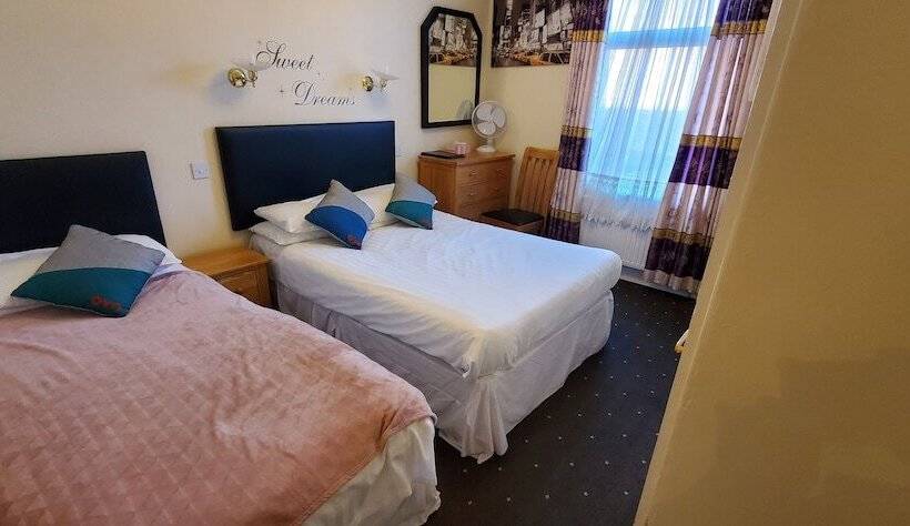 اتاق استاندارد سه نفره, Diamonds Guest House