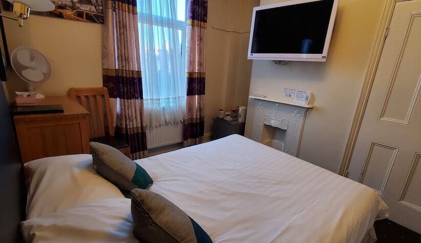 Номер Стандарт Трехместный, Diamonds Guest House