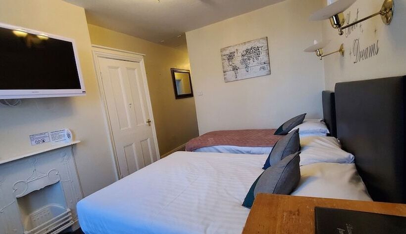 اتاق استاندارد سه نفره, Diamonds Guest House