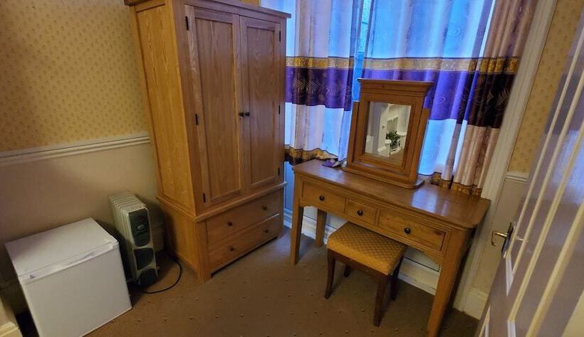 Номер Стандарт Трехместный, Diamonds Guest House