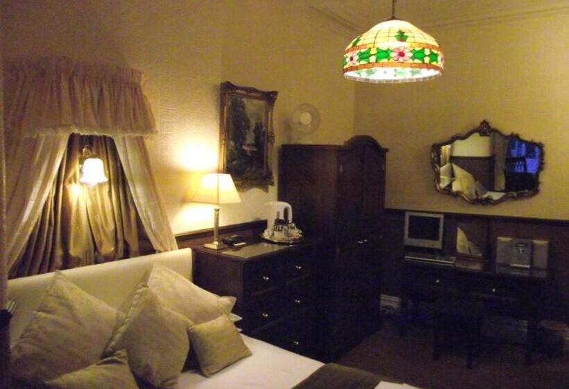 חדר דלוקס, The Molly House