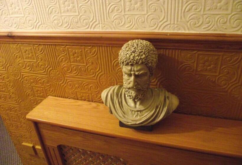 חדר סופריור, The Molly House