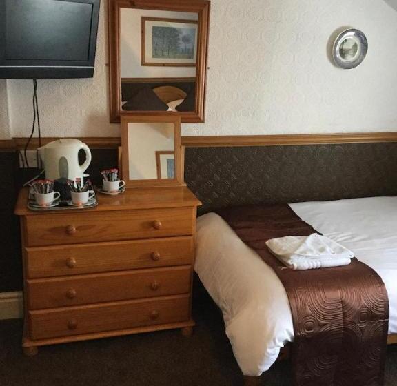 חדר משפחתי, The Molly House